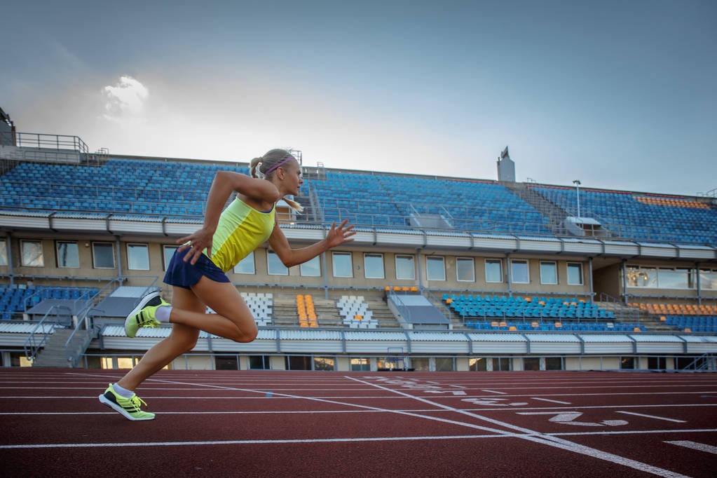 快船13分大胜重回第六！哈登29+6+6大杀四方，莱昂纳德末节超神